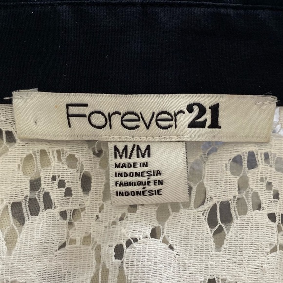 FOREVER 21 OFF WHITE LACE TOP WITH BLACK COLLAR - Picture 6 of 6